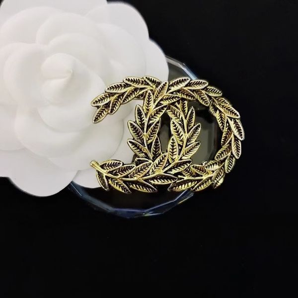 Alfileres de solapa para mujer, Broches con letras de marca, Broche chapado en oro, joyería de diamantes de imitación, Broche de diseñador, Pin de perlas, Broches para hombres