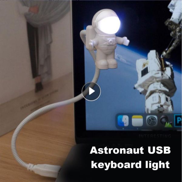 Tischlampen USB-Nachtlicht LED-Astronauten-Plug-In-Schlafzimmerlampe Tragbare Leseschreibtisch-Raummann-nette Raumdekoration Nachtlichter