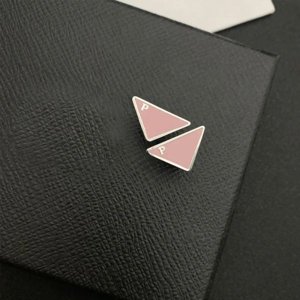 Orecchini di design Stud Triangle Letter Luxury Orecchini di alta qualità Accessori moda Timbro Design Perfetto per feste con colori e in 4