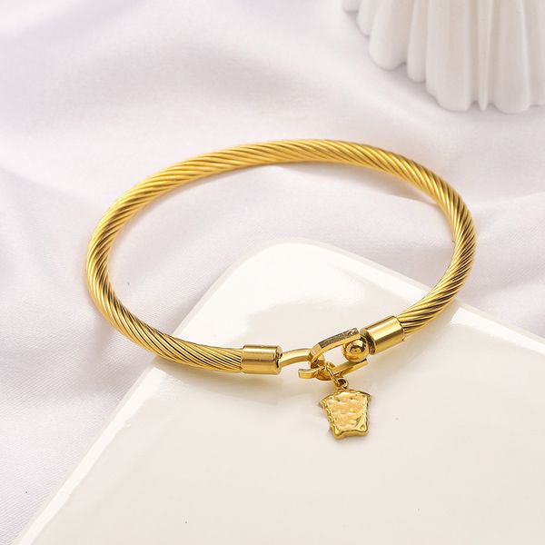 Europa America Gift Bracelets Gold Bangle Bangle Luxury Designer Jóias 18K Gold Bated Stoinless Aceled Wedding Lovers Gift Bangles por atacado