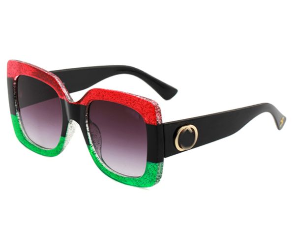 Солнцезащитные очки с многоцветными солнцезащитными очками для женщин.