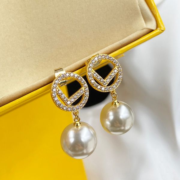 Brincos de diamante de pérolas de luxo Brincos de diamante Brincos de diamante para mulheres F Tearolas de casamento de marca Jóias de festa