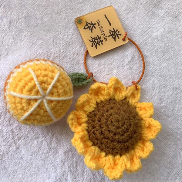 Dekorative Blumen, handgestrickte Sonnenblumen, handgefertigter Schlüsselanhänger, Milchbaumwolle, Schlüsselanhänger, Rucksack, gewebt, DIY-Geschenk, Flores Artificiales, gestrickt