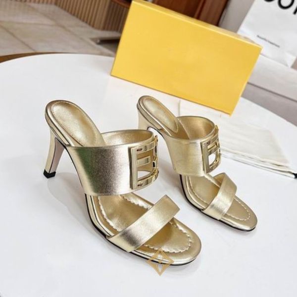 2023 Новые женские роскошные сандалии кожа летние на каблуках модные бренд бренд дизайнер дезаличный стиль пляжные буквы женские тапочки каблуки