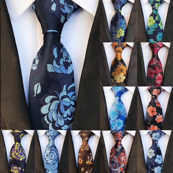 Arco amarra a gravata de mans feita de seda, essa gravata é elegante o suficiente para levar a flor roxa e amarela do local de trabalho