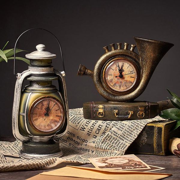 Orologi da tavolo Scrivania Lampada a cherosene retrò Sveglia vintage Decorazione Desktop Craft American Home Decor Coffee Bar Office Globe