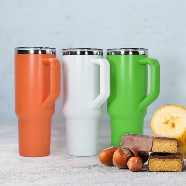 Atacado! Tumblers de aço inoxidável de parede dupla de 40 onças e plástico externo com palha de plástico canecas de viagem A0108