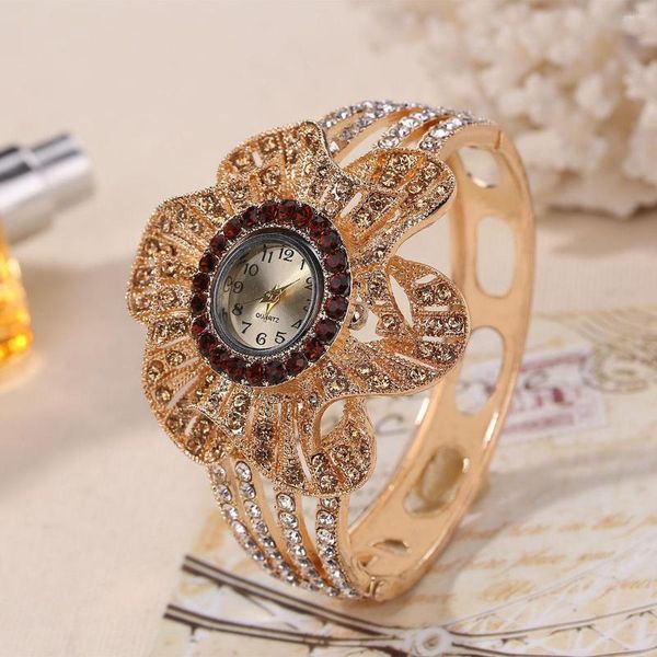 Relógios de pulso Casual da mulher com formato de flor Dial Rhinestones quartzo assistir para a dama de dama de honra Datação de casamento PR PRESENTE