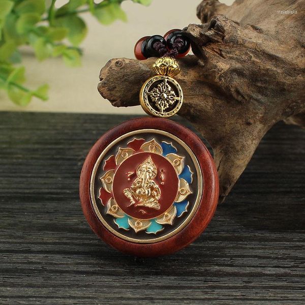 Collane con ciondolo Design Stile etnico Fatto a mano Thangka Sangue Collana in legno di sandalo Elefante Dio Bagua Marca Toem Exotic