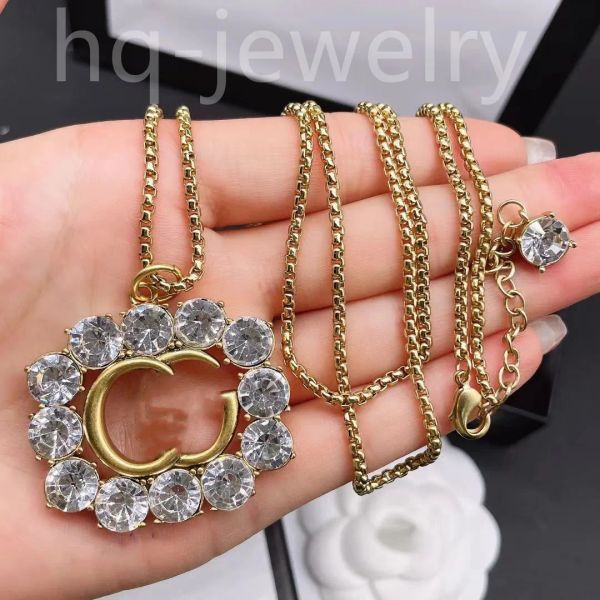 2023 Роскошное мастер -дизайн жемчужное ожерелье, модные украшения для свадебной вечеринки Travel988