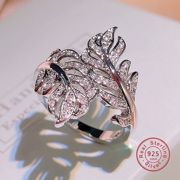 Fedi nuziali 925 Colore argento per le donne Principessa Proporre matrimonio Cubic Zirconia Feather Design Ring Romantic Bridal Bijoux 230517