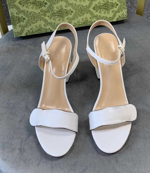 Novo 2023 salto de couro sandálias Sandálias Designers Marca de moda Ladies Buckle Borracha Mulas de Summer Beach Sapatos Sapatos para mulheres