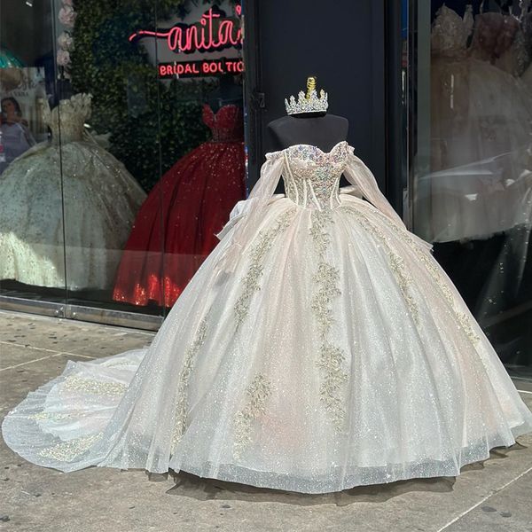 Abito da ballo in avorio Abiti Quinceanera Fiocco grande Applique in cristallo fiore 3D con mantello 16 Abiti da principessa Vestidos De 15 Anos