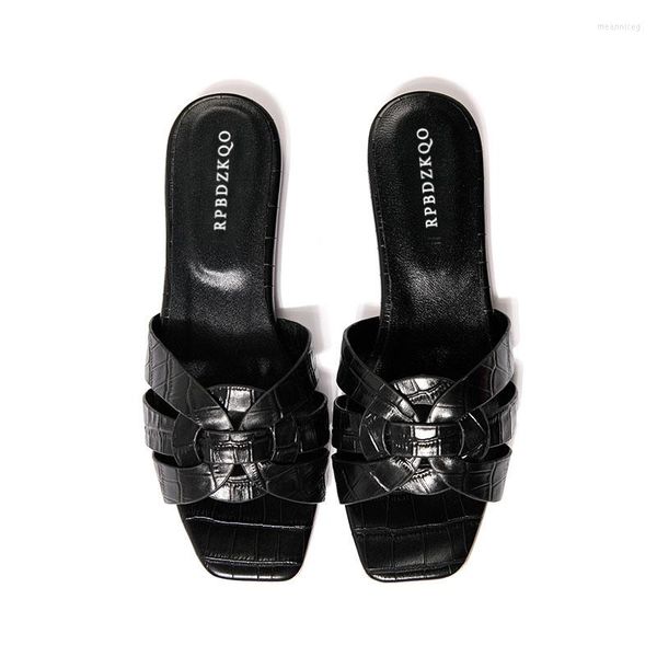 Designer nuovi sandali da donna Comode scarpe da spiaggia Ladies Black Slides fashion brand Patent Leather Flat Estate 2023 pantofole da donna firmate