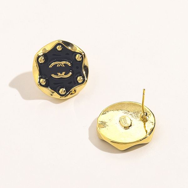 Designer placcati in oro Lettera Stud Donne famose Stile di moda Orecchino irregolare Festa di nozze Accessorio per gioielli di alta qualità 20 stile