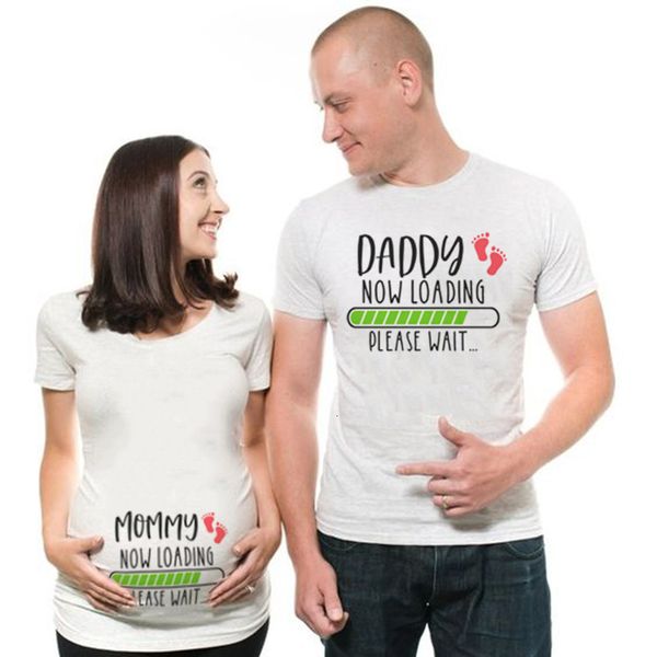 Famiglia Corrispondenza Abiti 1 pz Mamma Papà Caricamento Si prega di attendere T Shirt Coppia divertente Annuncio incinta Camicie Plus Size Maternità Tshirt Abbigliamento 230518