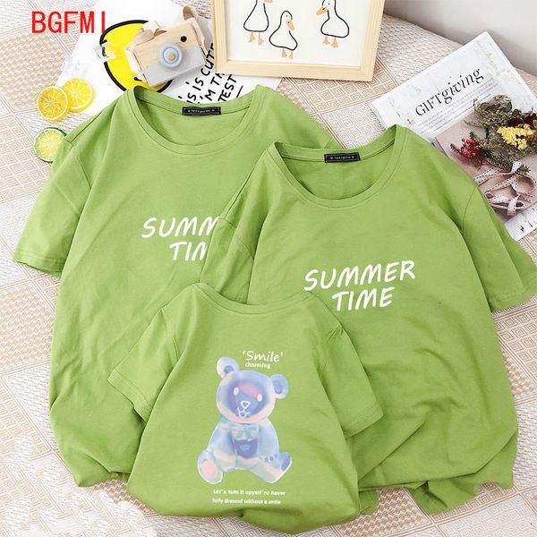 Семейные подходящие наряды Summer Mite Bear ParentChild носите из трех мультфильмов мама и папа Baby Boy Дети Дети футболка 230518