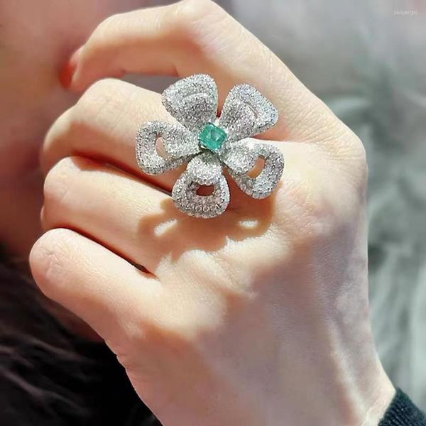 Cluster Rings Big Flower Lab Emerald Diamond Ring 925 Серебряное серебряное обручальное кольцо для женщин свадебные обещания Обручальные ювелирные изделия