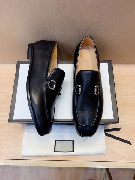 Scarpe Oxford da uomo alla moda, lussuose scarpe firmate in vera pelle, da ufficio, da lavoro, da sposa, bordeaux, con fibbia nera, mocassino a punta, scarpe da uomo