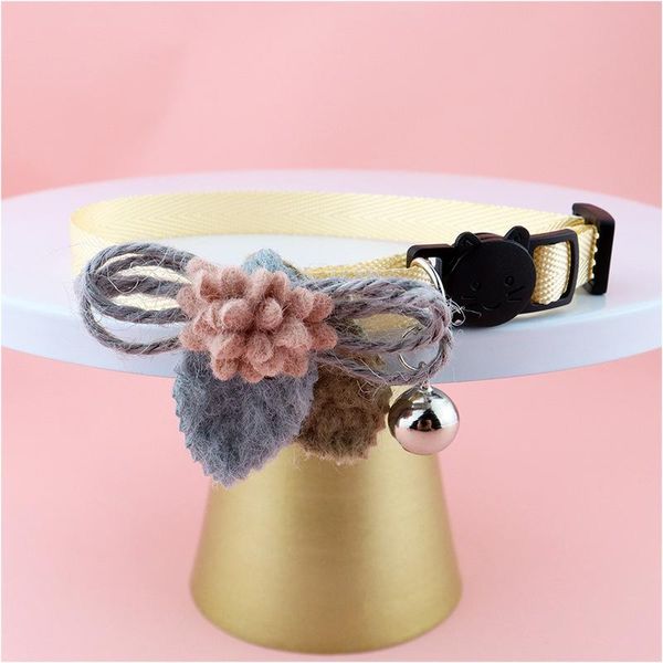 Collari per gatti Conduce Fiori a foglia Collana con colletto decorato con campana Prodotti staccabili Pet Puppy Kitten Accessori Natale all'ingrosso