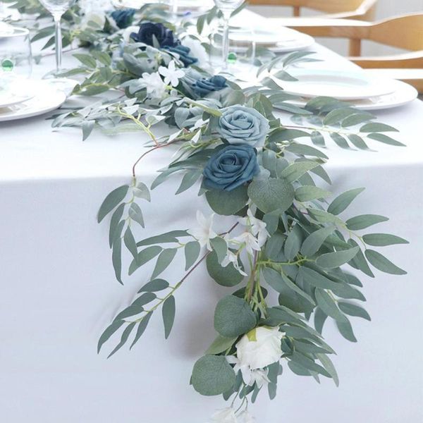 Flores decorativas Flower artificial Eucalyptus guirlanda com rosas falsas para o arco de casamento Greenery Backdrop Table Runner