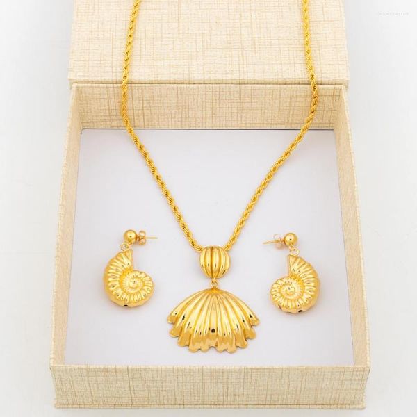 Серьги ожерелья устанавливают ювелирные украшения Dubai 18k золота с подарочной коробкой Африканская нигерийская медь для женщин с свадебным аксессуаром
