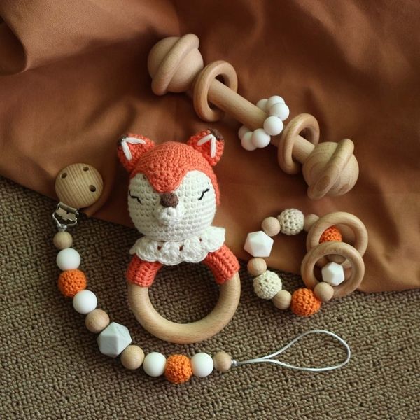 Catcles Mobiles Baby Rattle Crochet Elk Bear Teether com sinos nascidos Montessori Eonal Toy Wooden Rings Toys 230518