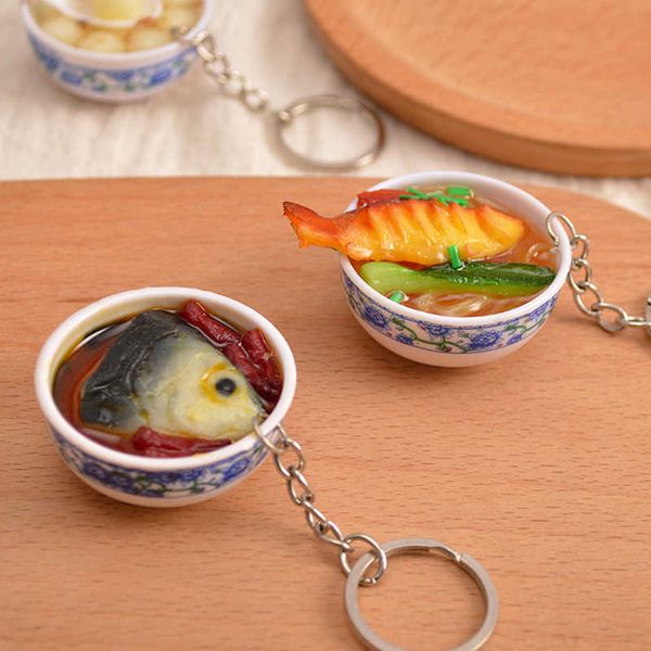 Chaveiros criativos para crianças brinquedos de simulação alimentos encantos de macarrão de macarrão chinês azul branco tigela de comida mini celular tira pingente