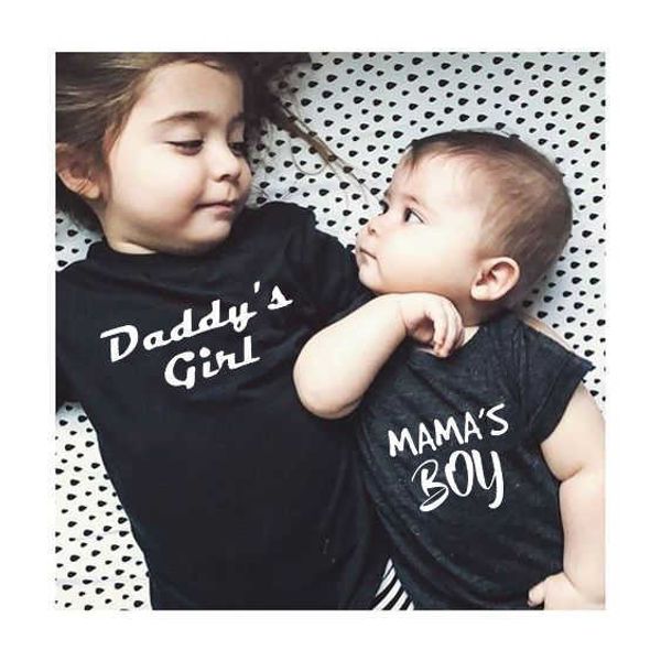 Abiti coordinati per la famiglia Papà's Girl e Mom's Boy T-shirt coordinata per la famiglia Moda per ragazza Abbigliamento divertente Top per bambini Abbigliamento per bambini T-shirt per figlia figlio G220519