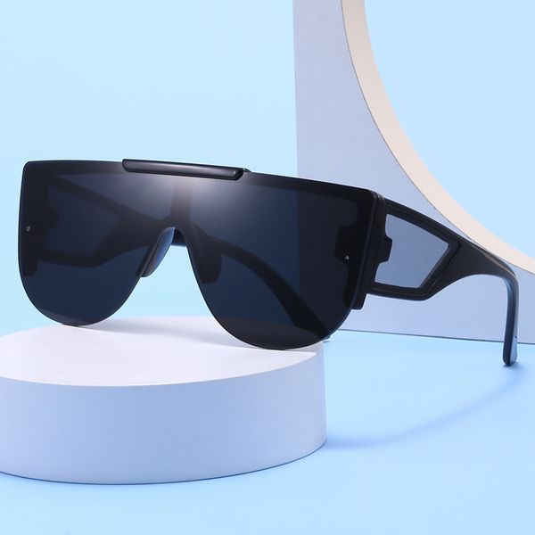 Óculos de sol de designer de luxo para mulheres estilo mens de homem anti-ultravioleta retro escudo placa de lente nova moda de moda simples de chá de uma parte sem moldura óculos de sol