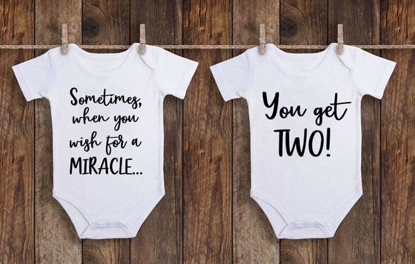 Abiti coordinati per la famiglia Abiti gemelli Twin Baby Gift Twin Babies Neonate Ragazzi Estate Collant a maniche corte Twin Baby Shower Present G220519