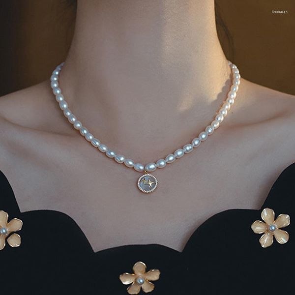 Collane con ciondolo Collana di perle d'acqua dolce con angelo di giada Elegante moneta rotonda con opale bianco chic adornata con 2 stelle per gioielli da donna