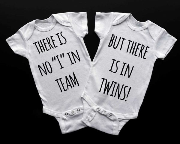 Abiti coordinati per la famiglia Twin Baby Divertente Non c'è io nella squadra Baby Shower Gift Baby Shower Twin Clothes Identico Boy Girl Take Home Outfit G220519