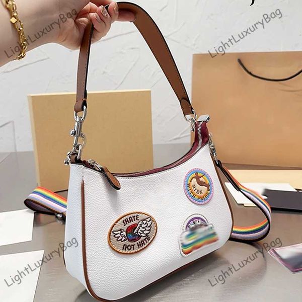 2023 Bolsas de ombro de bolsas de uma axila novas bolsas de crossbody decoração de bolsas de couro genuínas desenho animado bordado tridimensional 230518