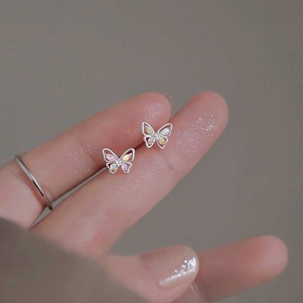 Charm Fashion Luxury Silver Color Orecchini di cristallo per le donne Retro Hollow Butterfly Colorful Stud Earring Party Femme Jewelry Gifts AA230518