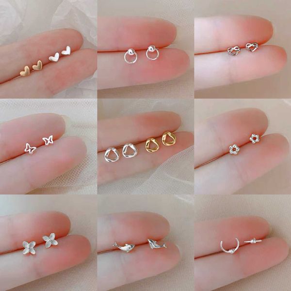 Fascino nuovo piccolo minimalista argento placcato coreano mini piccolo cuore stelle orecchini per le donne studente adolescente semplice piercing all'orecchio gioielli AA230518