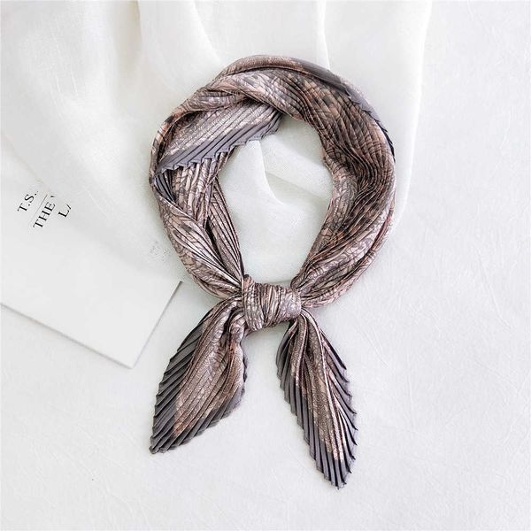 Sciarpa di seta a pieghe con motivo a serpente quadrato per le donne Stropicciata al collo Fazzoletto pieghettato Foulard Femme Bandana Fascia di lusso G220513