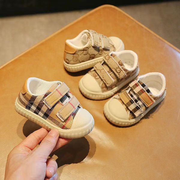 Baby Shoes Flat Designer First Walkers Infant Sapatos para criança menino menino Casual Bottom Soft Anti-Slip Footwear