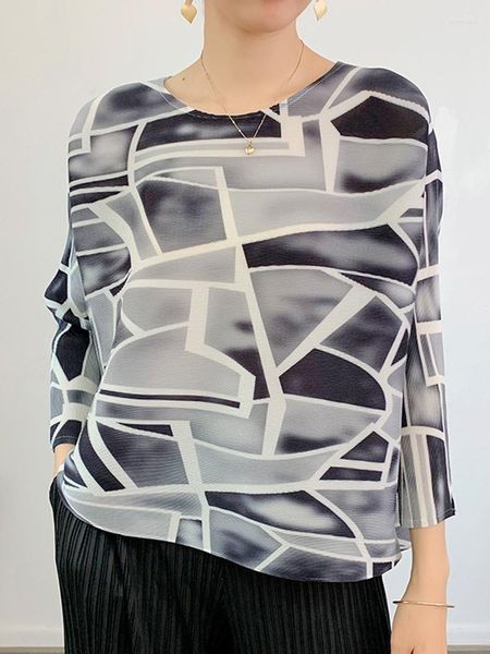 Camisetas femininas Miyake Tipo solto de manga longa de manga longa Padrão geométrico Design de moda de moda Topo Top de estilo fresco de estilo O-deco