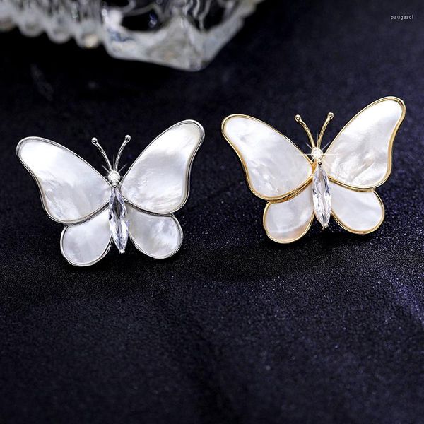 Broches 2pcs Mulheres brancas femininas cameo shell ouro banhado cúbico zircão de cristal broche de borboleta