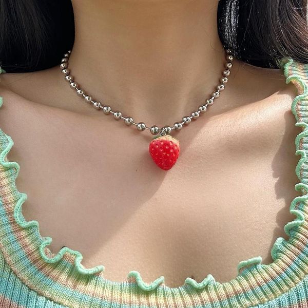 Girocollo Salircon coreano carino rosso acrilico ciondolo fragola punk ferro catena di perline collana corta per le donne tendenza gioielli collo Y2K