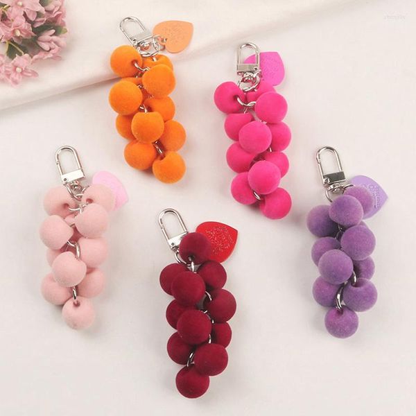 Schlüsselanhänger Obst Pompom Ball Schlüsselanhänger für Frauen Mädchen Auto Taschen Charms Solide Traube Ring Mode herzförmigen Anhänger Schlüsselanhänger