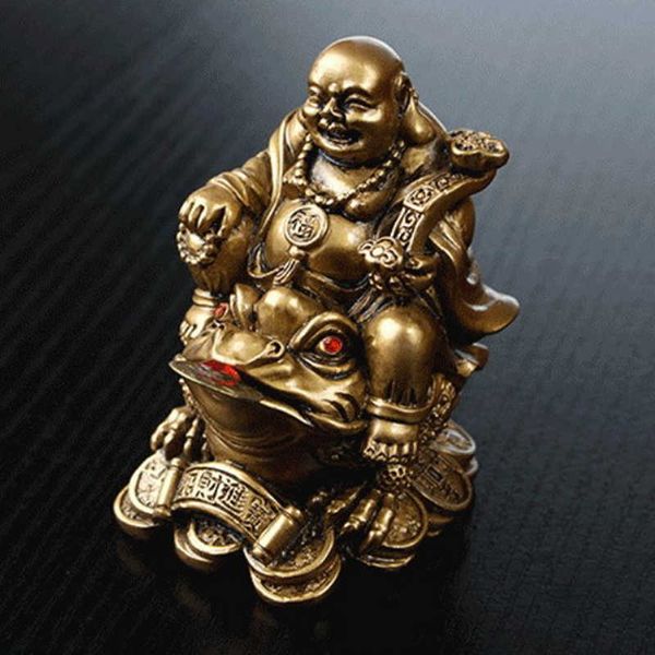 Novità Articoli LUCKY Feng Shui Statua di Buddha Maitreya Toad Figurine Soldi Fortuna Ricchezza Cinese Golden Frog Home Office Decorazione da tavolo G230520