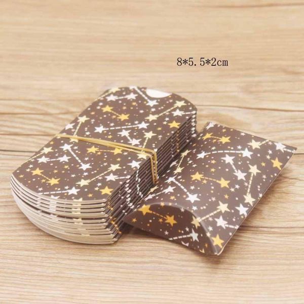 Travesseiro 100pcs Padrão de estrela Kraft Pillow Favorve Box Wedding Party Gift Favor Caixas de doces doces Caixas de embalagem de aniversário 8x5.5x2cm