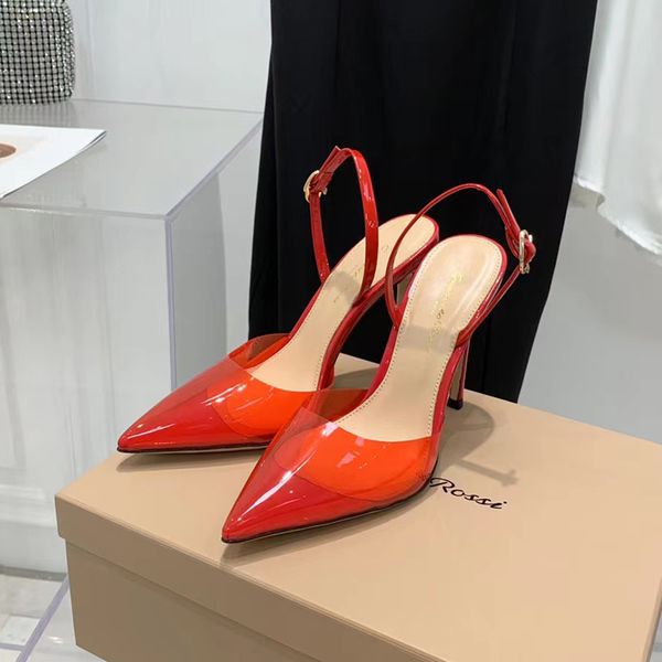 Sapatos sociais Gianvito Rossi pontiagudos Slingback Sandálias femininas Stiletto Couro lacado emparelhado com bombas de PVC transparente Designers de luxo Sapato noturno fábrica de calçados