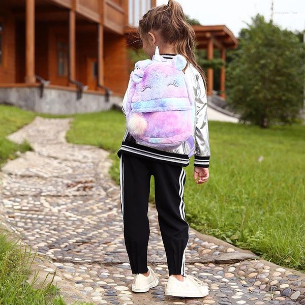 Borse da scuola 2023 Est Fanny Peluche Colorato Bookbag Trendy Cute Animal Zaino a tracolla con palla di pelo casuale per bambini Bambini