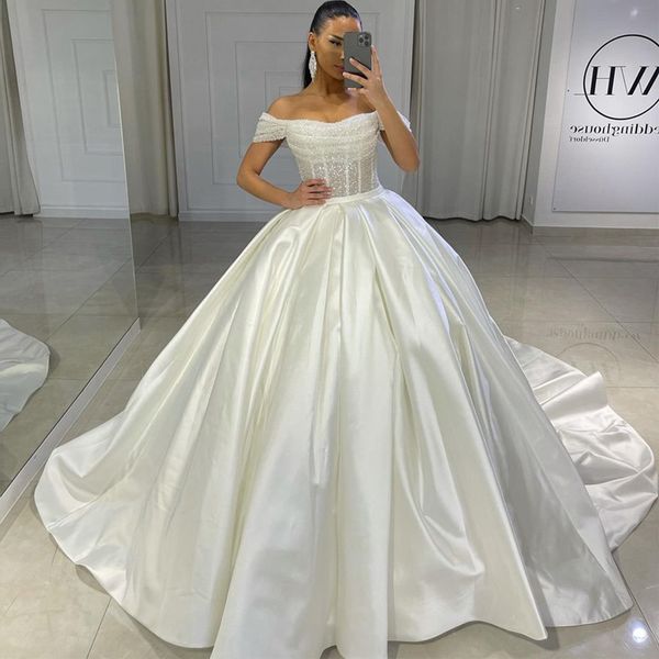 Atemberaubende, schulterfreie Ballkleid-Hochzeitskleider mit Perlen, Pailletten, Satin, Prinzessin-Brautkleid, Plissee, Übergröße, arabische Dubai-Hochzeitskleider für die Braut