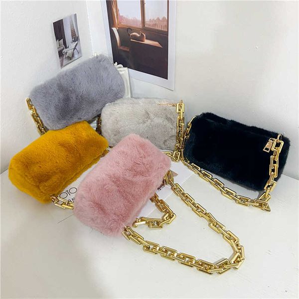 Bolsas de ombro bolsas de inverno para mulheres 2023 Designer luxuoso FAUX FUR Mini embreagem grossa bolsa de corrente de ouro pequena 230426