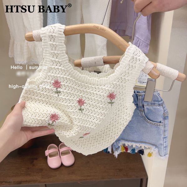 Completi di abbigliamento HTSU BABY Completo estivo per bambina 2023 Canotta per bambini in maglia Nappa per bambini Pantaloncini di jeans in vita elastica Set di due pezzi qt0006 230519