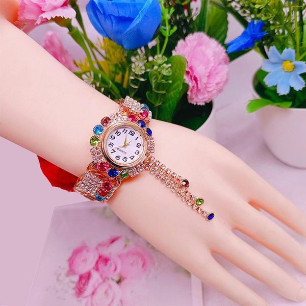 Bilek saatleri Köpüklü Rhinestone Yuvarlak Dial Watch Pointer Tipi İç Mekan Aktiviteleri veya Günlük Kullanım H9